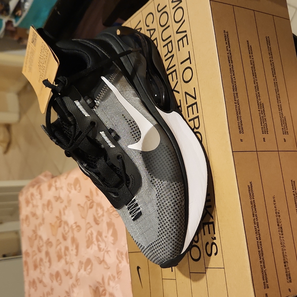 BRAND NEW NIKE